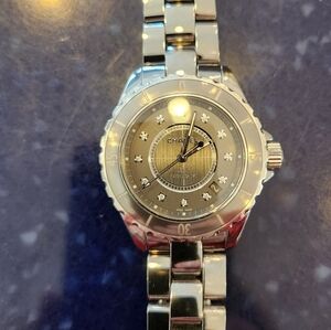 CHANEL J12 Ceramic 38MM AUTOMATIC movement.